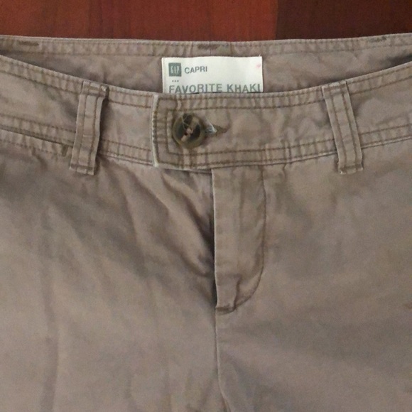 GAP “Favorite Khaki” Capri Low Riders Size 2 - Picture 3 of 6